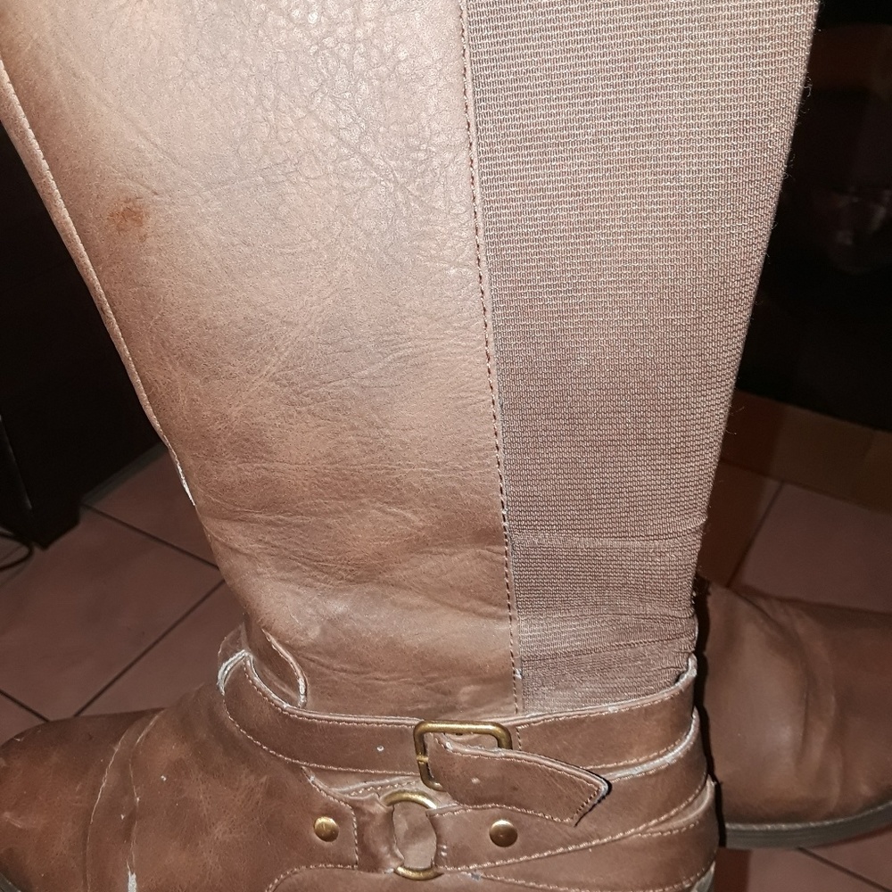 Boots - Picture 2 of 4